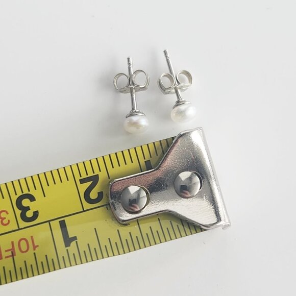 Two pairs of sterling silver matching pearl earrings - Picture 9 of 11